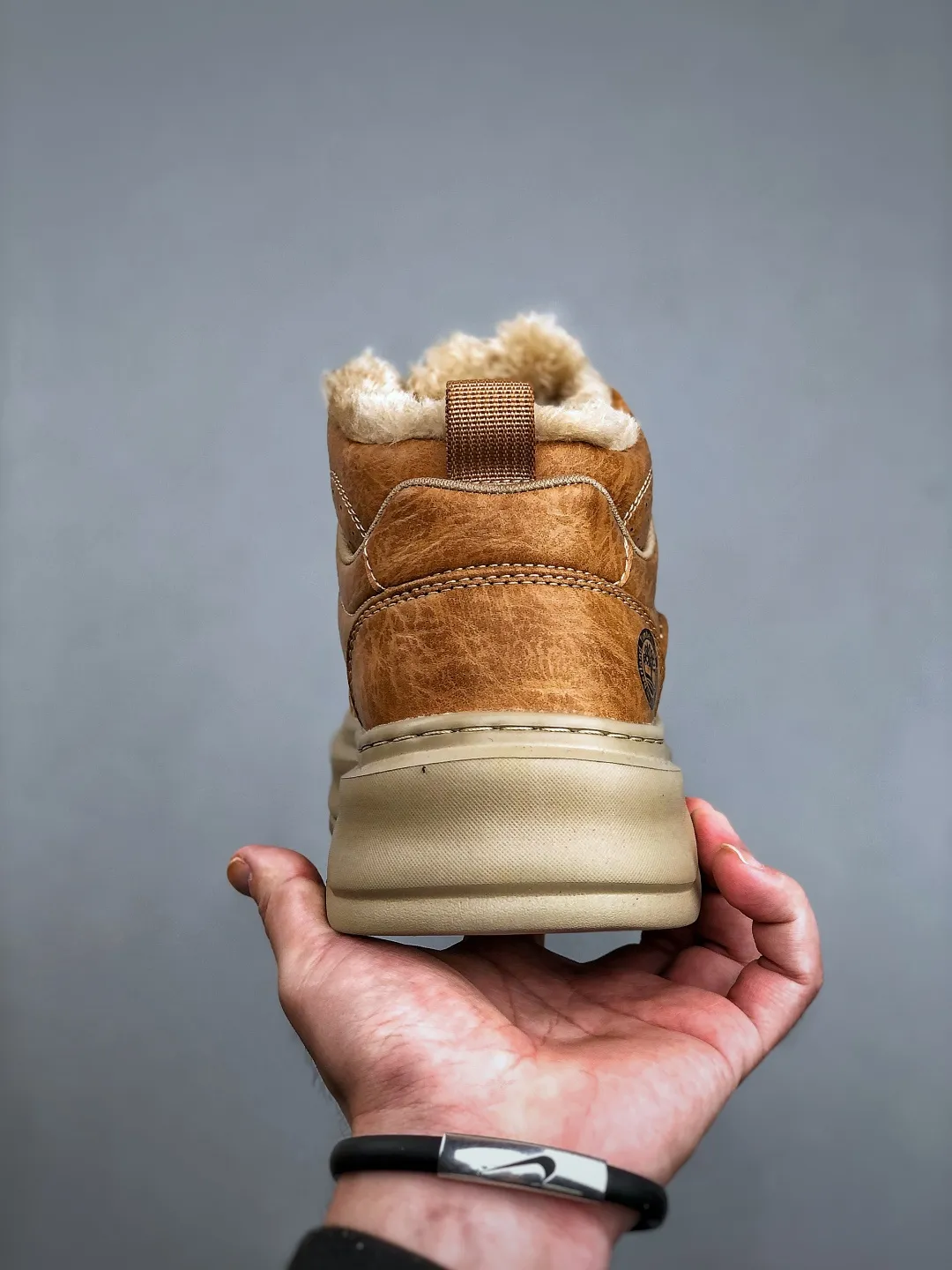 Local pick-up💰 520 supports store Timberland/Timberland classic 25ss new mid-high top (plus velvet) Classic re-engineered brand new upgrade Guangdong factory quality Original box original packaging The fabric is made of Italian top frosted cowhide with anti-odor and anti-corrosion genuine leather latex insoles to give you a perfect wearing experience High-quality and durable, a must-have for sportsmen Specially designed to treat the unsightly High-quality feet with first-class feel Exclusive supply Official item number: TB23066 Size: 39 40 41 42 43 44